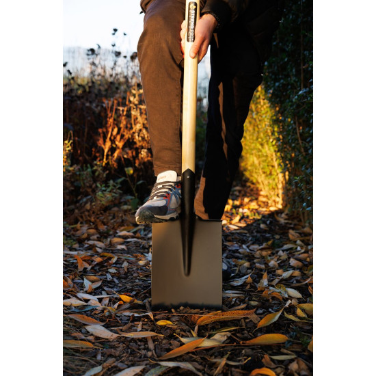 Spade flat top with wooden handle D