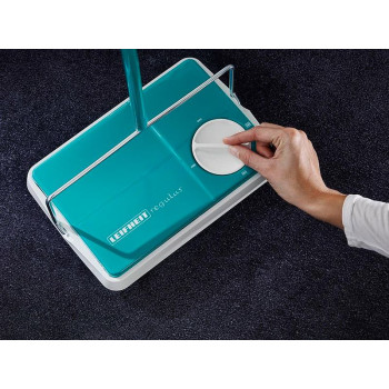 <p>Quickly sweeps dust, dirt, hair, hair and small dirt from carpets, use without electricity, three rotating brushes, brush width 22 cm, large rotary knob for height adjustment, foldable handle for cleaning under furniture, 2 years warranty.</p>