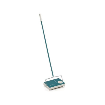 <p>Quickly sweeps dust, dirt, hair, hair and small dirt from carpets, use without electricity, three rotating brushes, brush width 22 cm, large rotary knob for height adjustment, foldable handle for cleaning under furniture, 2 years warranty.</p>