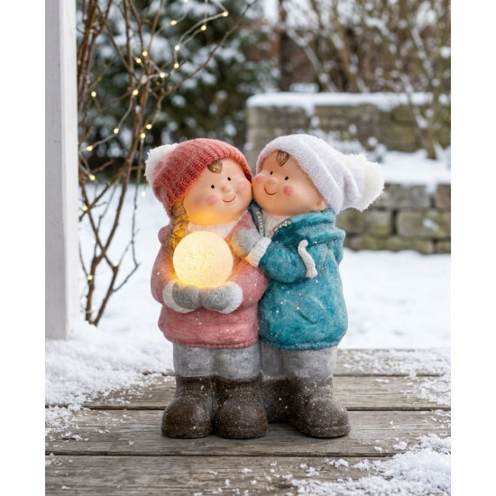 MagicHome LED jõulukujuke "Poiss ja tüdruk lumekeraga", 1 LED, keraamiline, 27,5x23x40 cm.